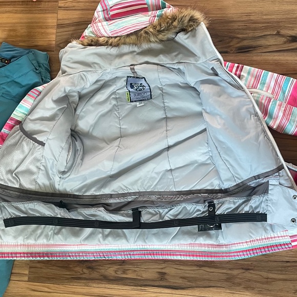 Burton Snowboard or Ski Complete Outfit - Picture 5 of 7
